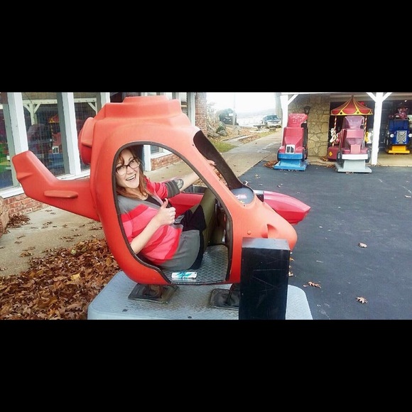 Meet your Posher, Amanda ✨🤙✨ - Picture 7 of 8